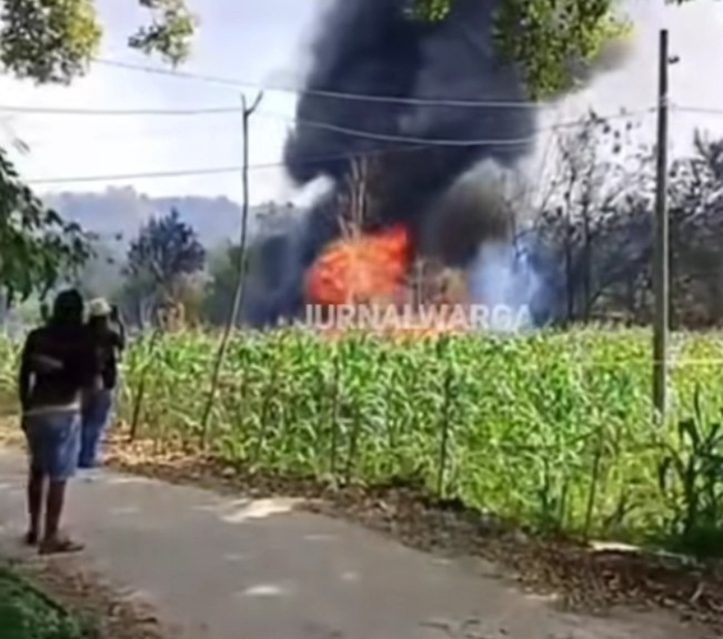 Sumur minyak warga di Blora alami blow out hingga mengakibatkan kebakaran besar dan menyebabkan dua orang tewas. [Instagram]